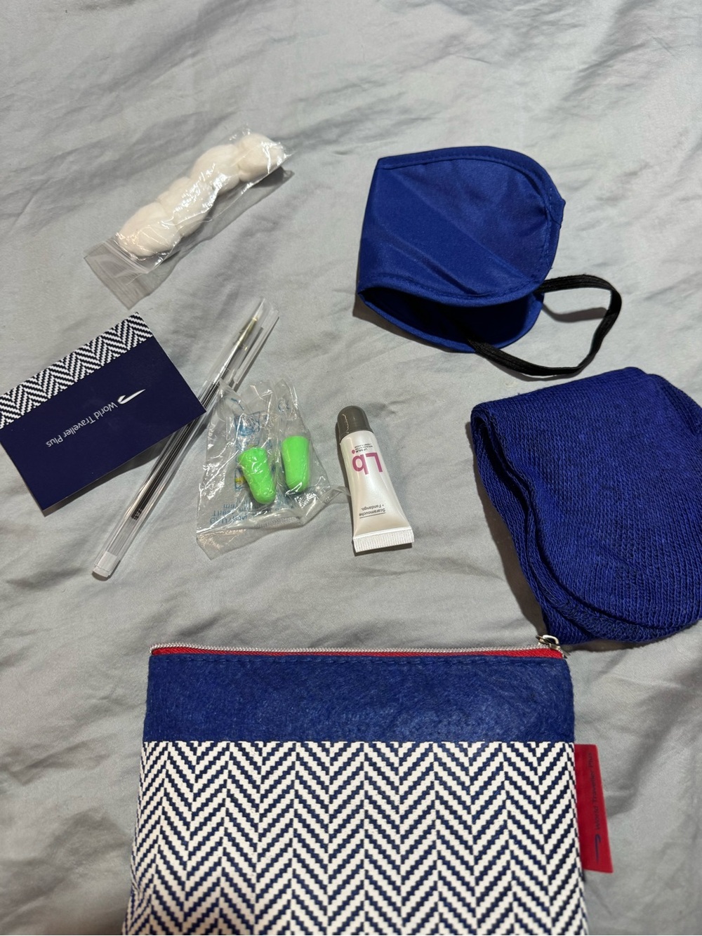 WORLD TRAVELER PLUS AMENITIES  Travel KIT